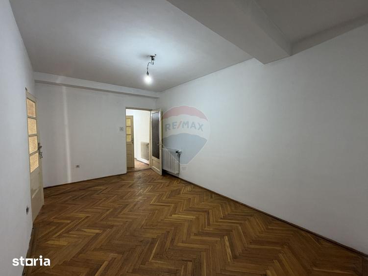 Casă cu 6 camere cu Teren 390 Mp în Floreasca