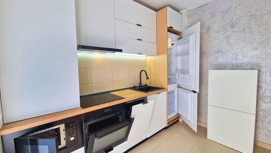 Apartament cu 3 camere decomandat, mobilat în Băneasa