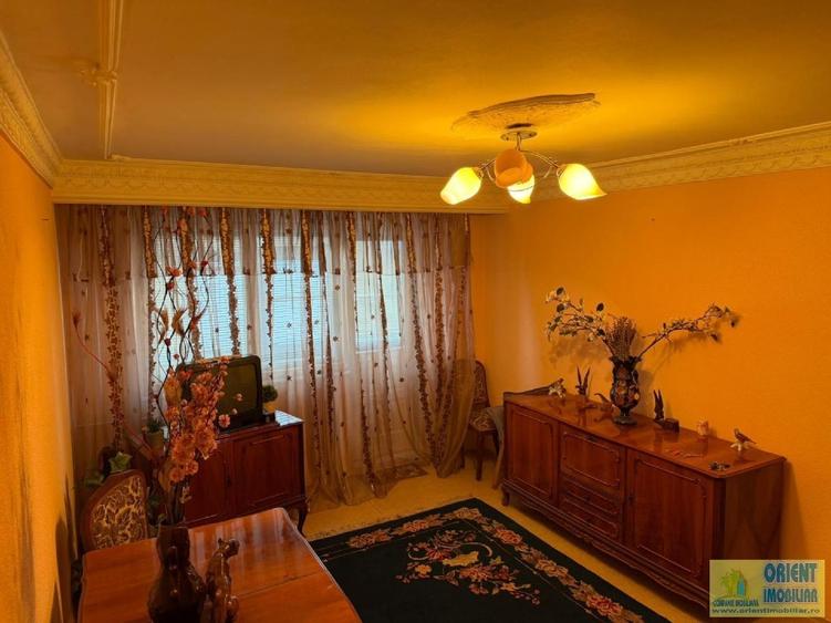 Apartament cu 3 camere decomandat în Km 4-5