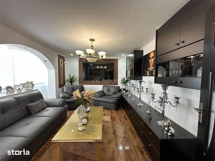 Apartament cu 3 camere decomandat în Sud