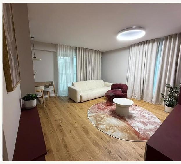 Apartament cu 3 camere semidecomandat, mobilat în Unirii