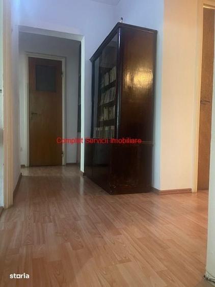Apartament cu 3 camere decomandat în Drumul Taberei