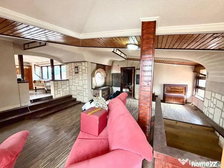 Casă cu 4 camere cu Teren 500 Mp în Central
