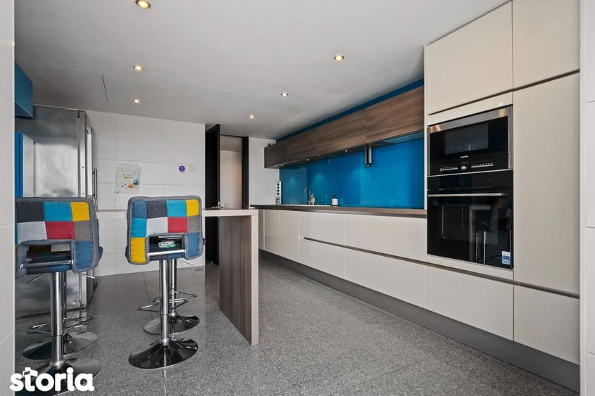 Apartament cu 4 camere, mobilat în Central