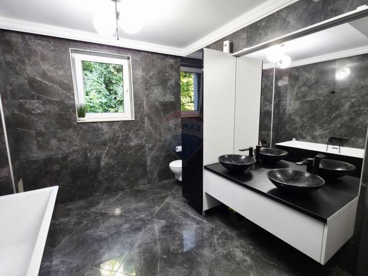 Apartament cu 5 camere de vânzare în zona Precista - 26
