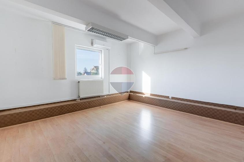Birou, de 40 mp, în Central