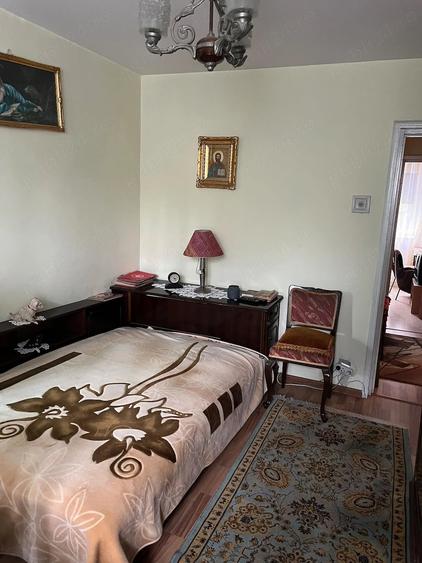 Apartament cu 3 camere semidecomandat în Brâncoveanu