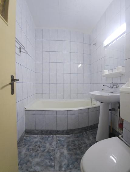 Apartament cu 3 camere semidecomandat în Grivița