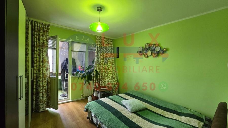 Apartament cu 4 camere decomandat în Central