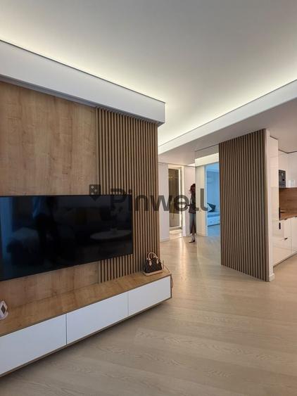 Apartament cu 3 camere semidecomandat, mobilat în Pipera