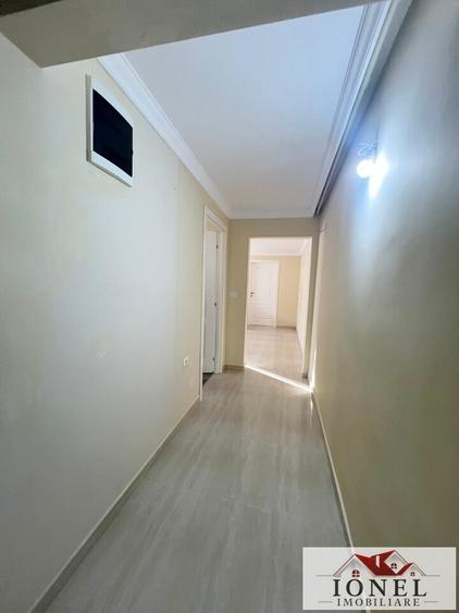 Apartament cu 3 camere decomandat în Ampoi 1