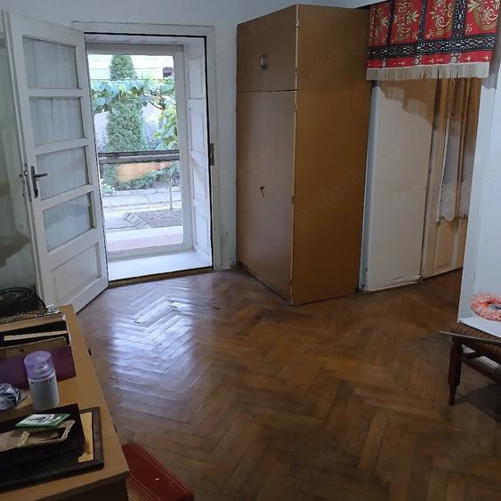 Casă cu 3 camere cu Teren 1095 Mp în Central