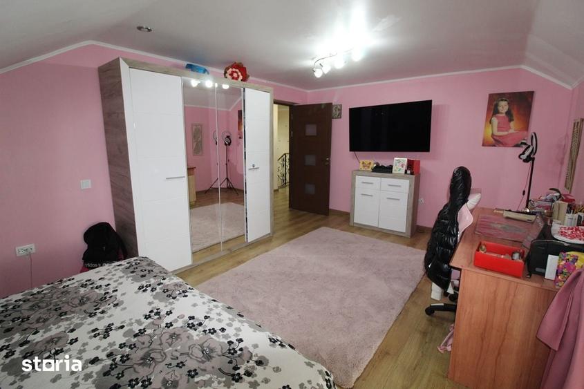 Casă cu 5 camere cu Teren 1413 Mp în Central
