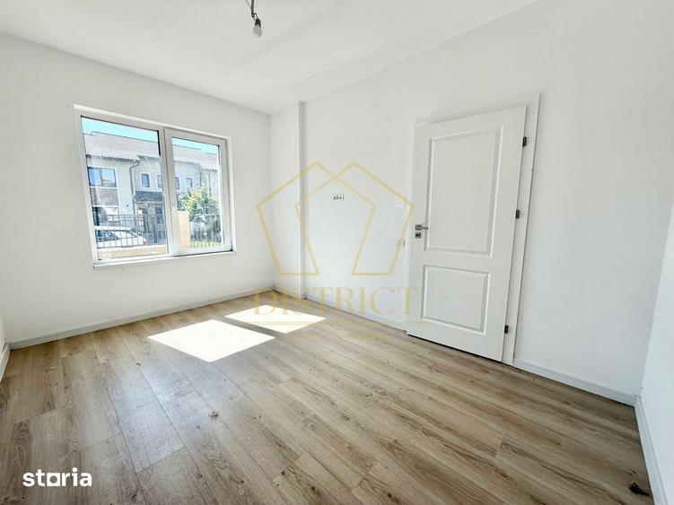 Casă cu 5 camere cu Teren 470 Mp în Ghiroda