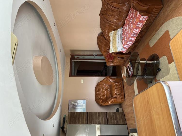 Apartament cu 3 camere decomandat în Rovinari