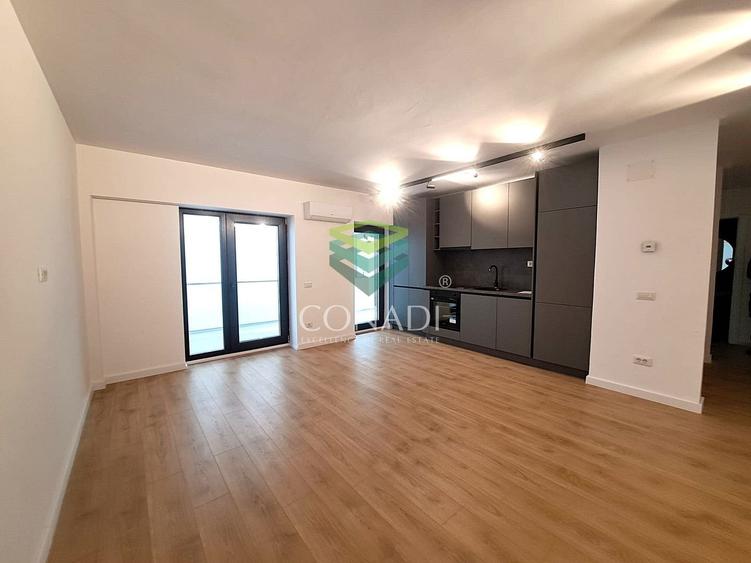 Apartament cu 3 camere semidecomandat, mobilat în Victoriei