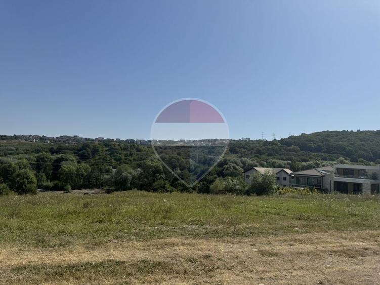 Teren Construcții intravilan de 7280 mp, în Câmpului