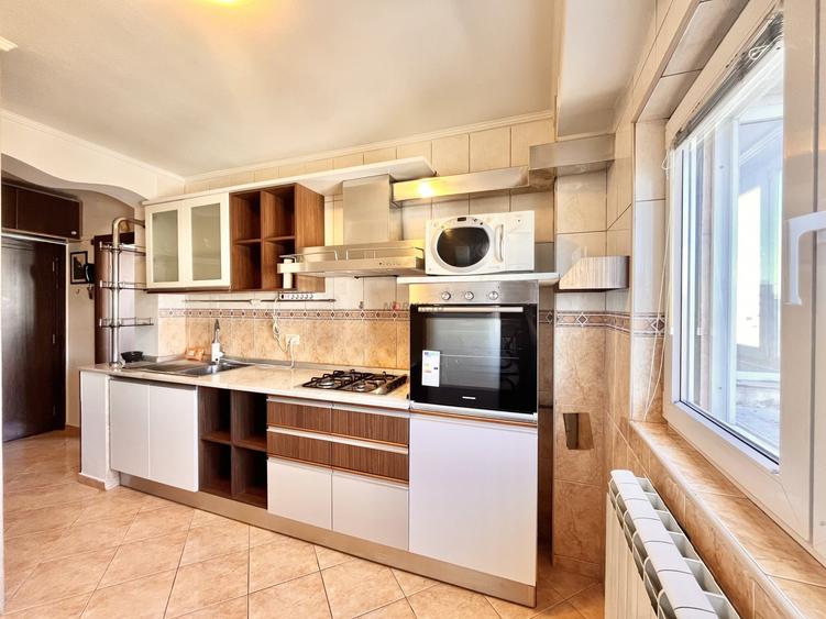 Apartament cu 3 camere decomandat, mobilat în Tineretului