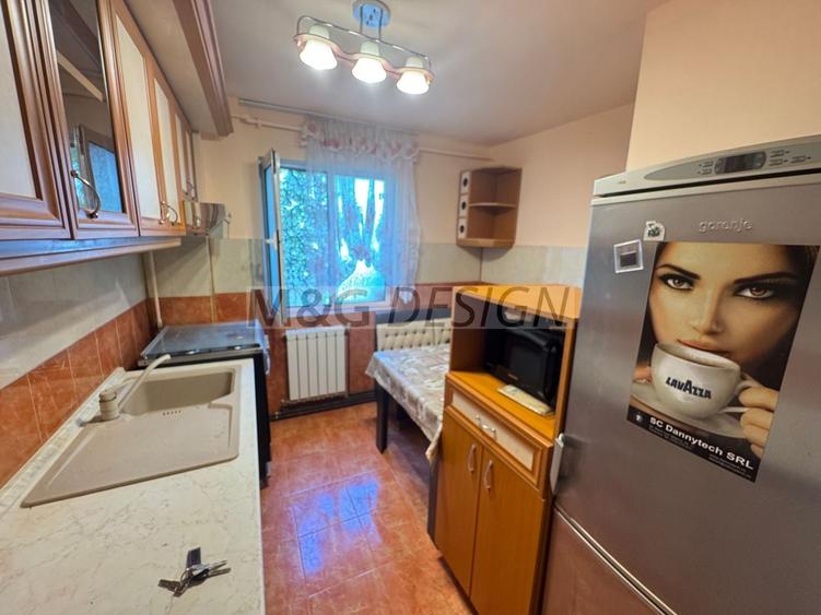 Apartament cu 3 camere decomandat, mobilat în Girocului