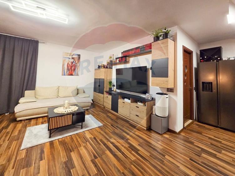 Apartament cu 2 camere semidecomandat, mobilat în Florești