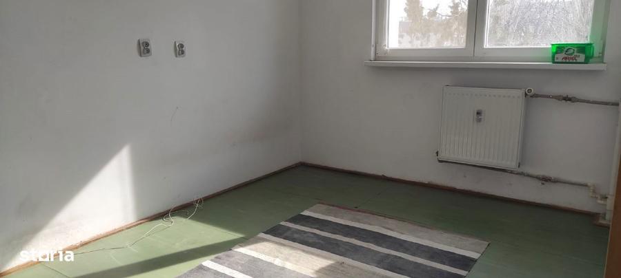 Apartament cu 3 camere semidecomandat în Unirii