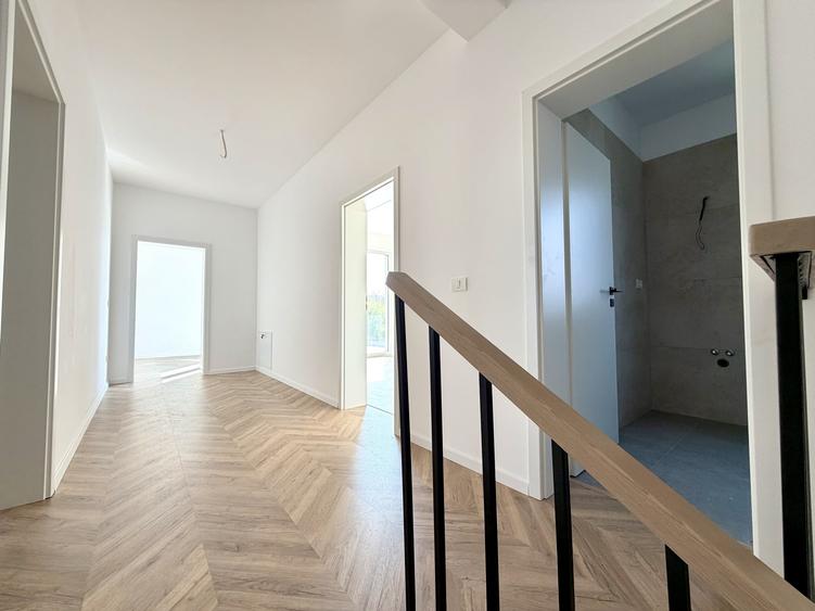 Duplex cu 5 camere cu Canalizare în Dumbrăvița