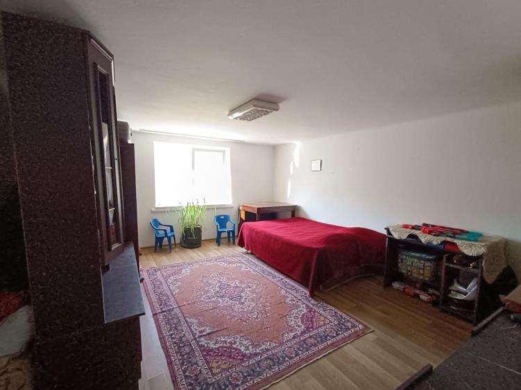 Casă individuală cu 6 camere cu Canalizare în Dâmbul Rotund