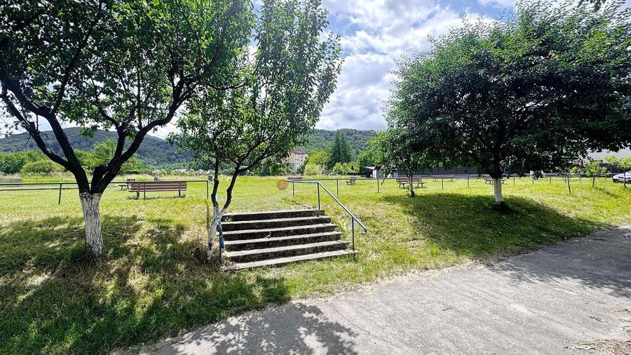 Apartament cu 4 camere decomandat în Noua