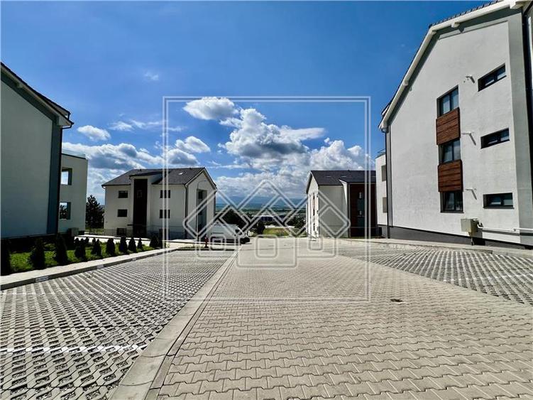 Penthouse cu 2 camere decomandat în Exterior Vest