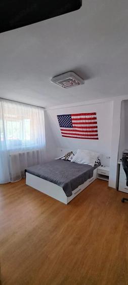Apartament cu 3 camere decomandat în Florești