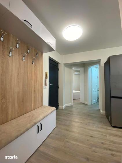 Apartament cu 3 camere semidecomandat în Micro 16