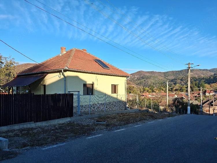 Casă cu Teren 1000 Mp în Central