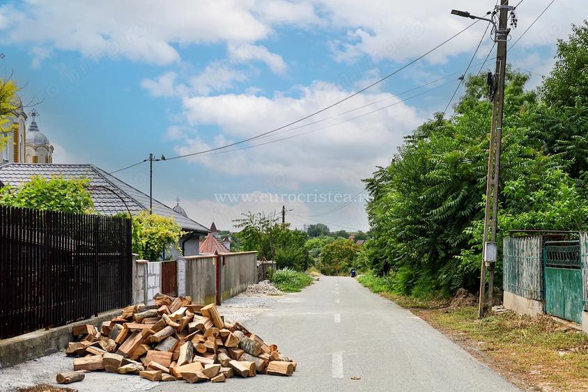 Casă cu Teren 1531 Mp în Pecineaga