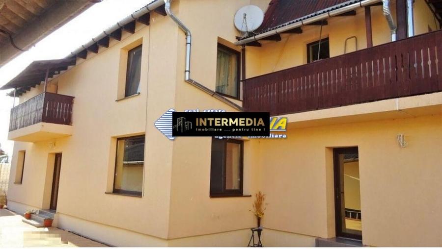 Casă individuală cu 7 camere cu Canalizare în Galtiu
