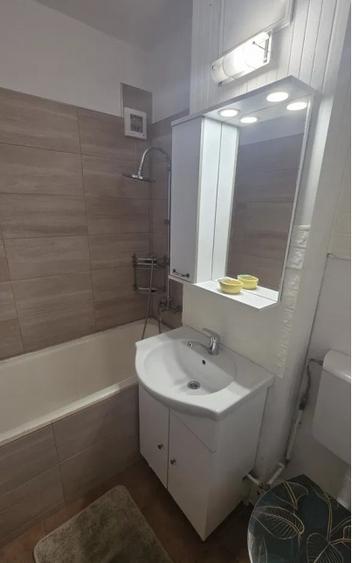 Apartament cu 2 camere decomandat în Hala Centrală