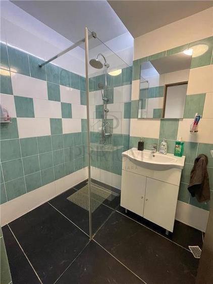 Apartament cu 3 camere semidecomandat, mobilat în Semicentral