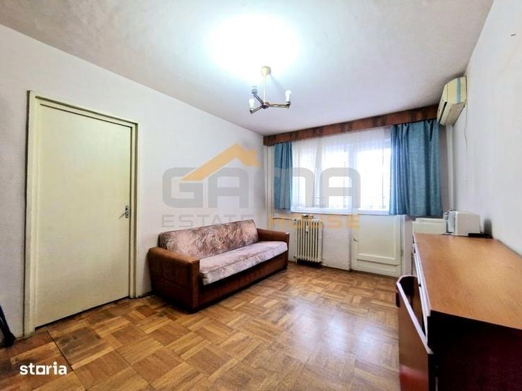 Apartament cu 3 camere semidecomandat în Aurel Vlaicu