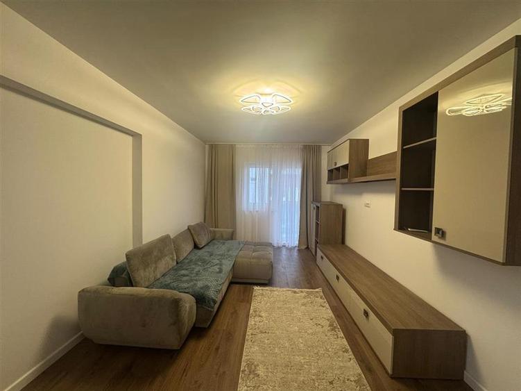 Apartament cu 2 camere decomandat, mobilat în Est