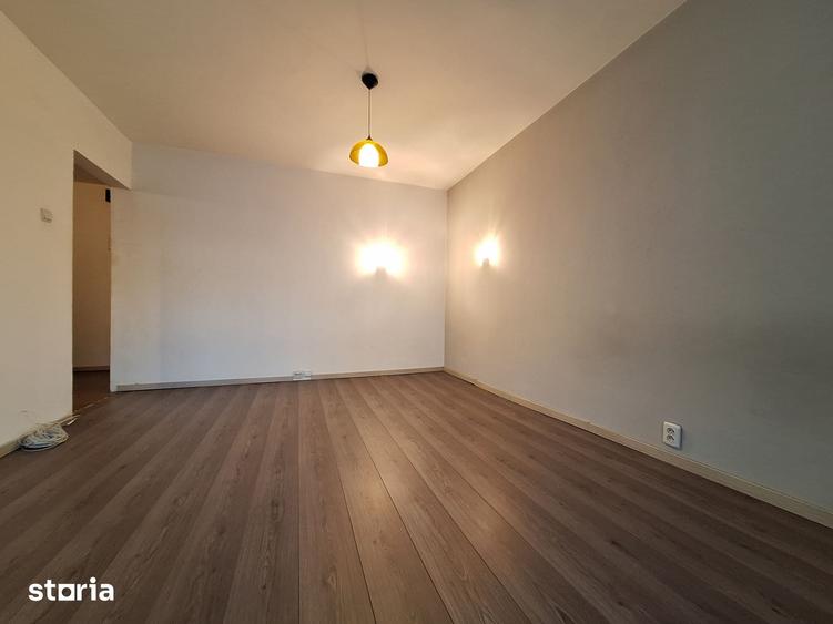 Apartament cu 3 camere decomandat în Baba-Dochia