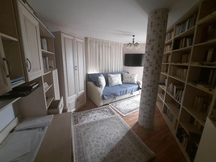 Casă individuală cu 7 camere cu Garaj în Alexandru cel Bun