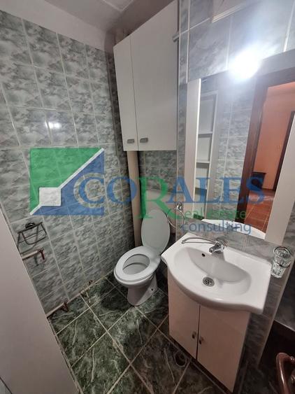 Apartament cu 3 camere decomandat, mobilat în Steaua