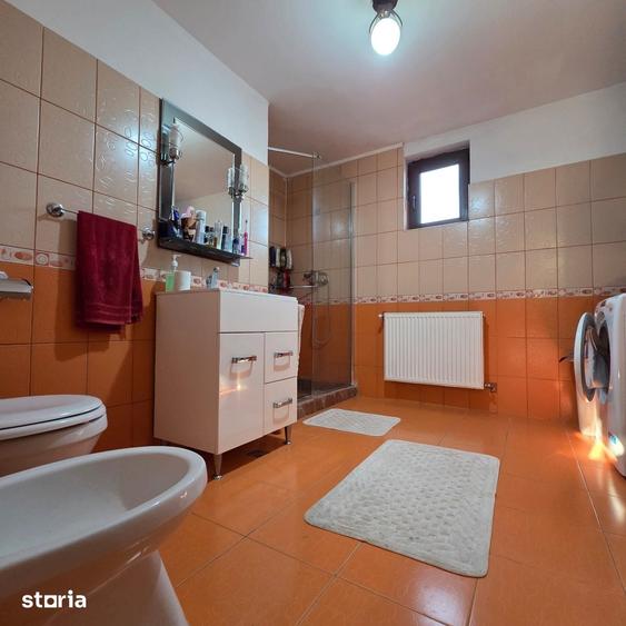 Casă cu 5 camere cu Teren 1270 Mp în Bogdănești