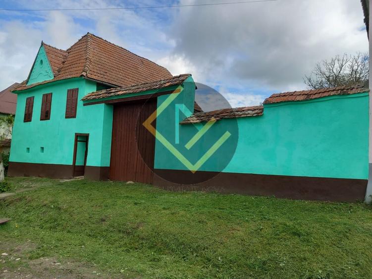 Casă individuală cu 2 camere cu Teren 900 Mp în Central