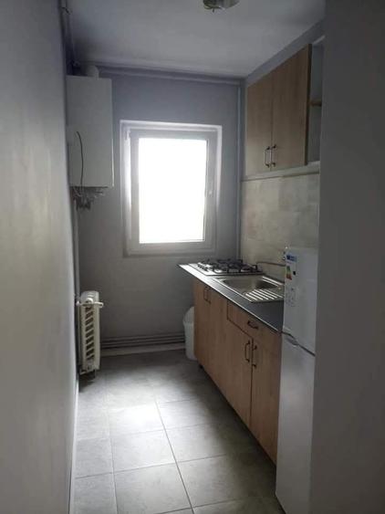 Apartament cu 2 camere semidecomandat în 7 Noiembrie