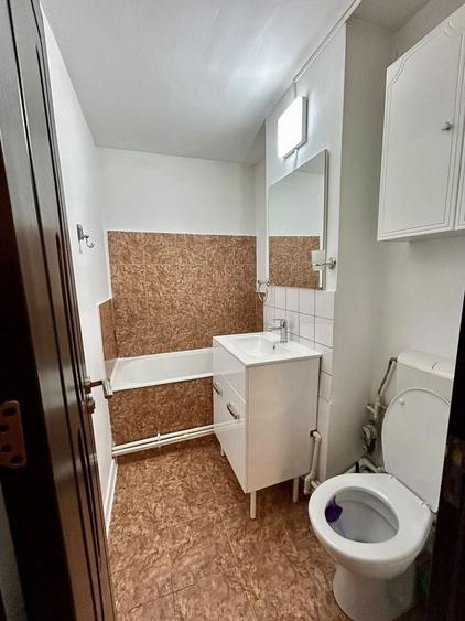 Apartament cu 2 camere semidecomandat în Gorjului