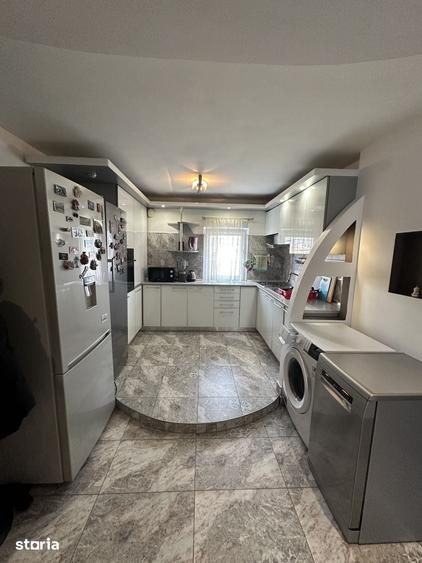 Apartament cu 3 camere decomandat în Mărăști
