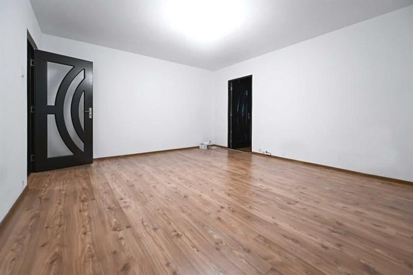 Apartament cu 2 camere semidecomandat în Rovine
