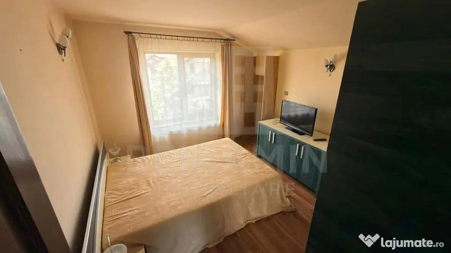 Casă cu 7 camere cu Teren 464 Mp în Cârcea
