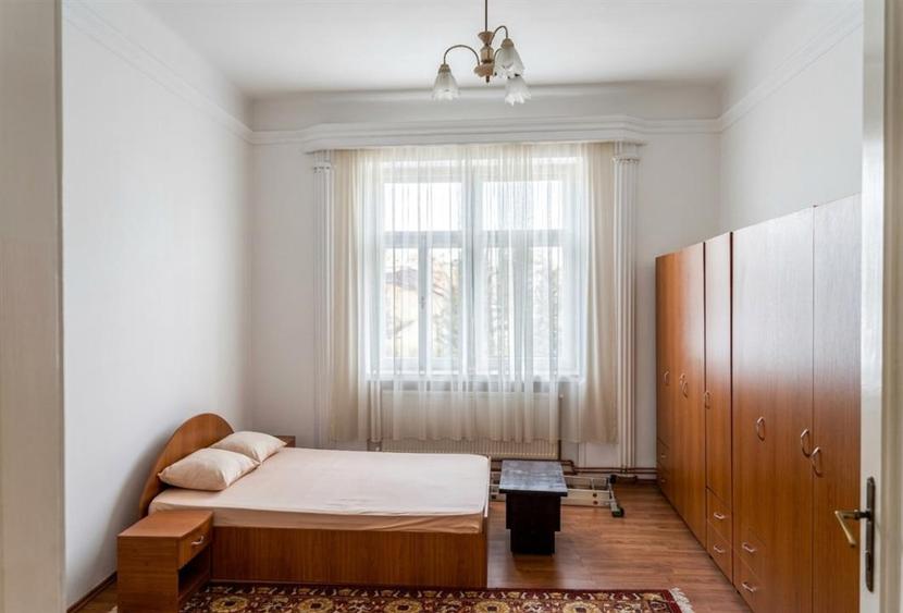 Casă cu 3 camere cu Canalizare în Ultracentral