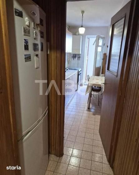 Apartament cu 3 camere decomandat în Plopilor